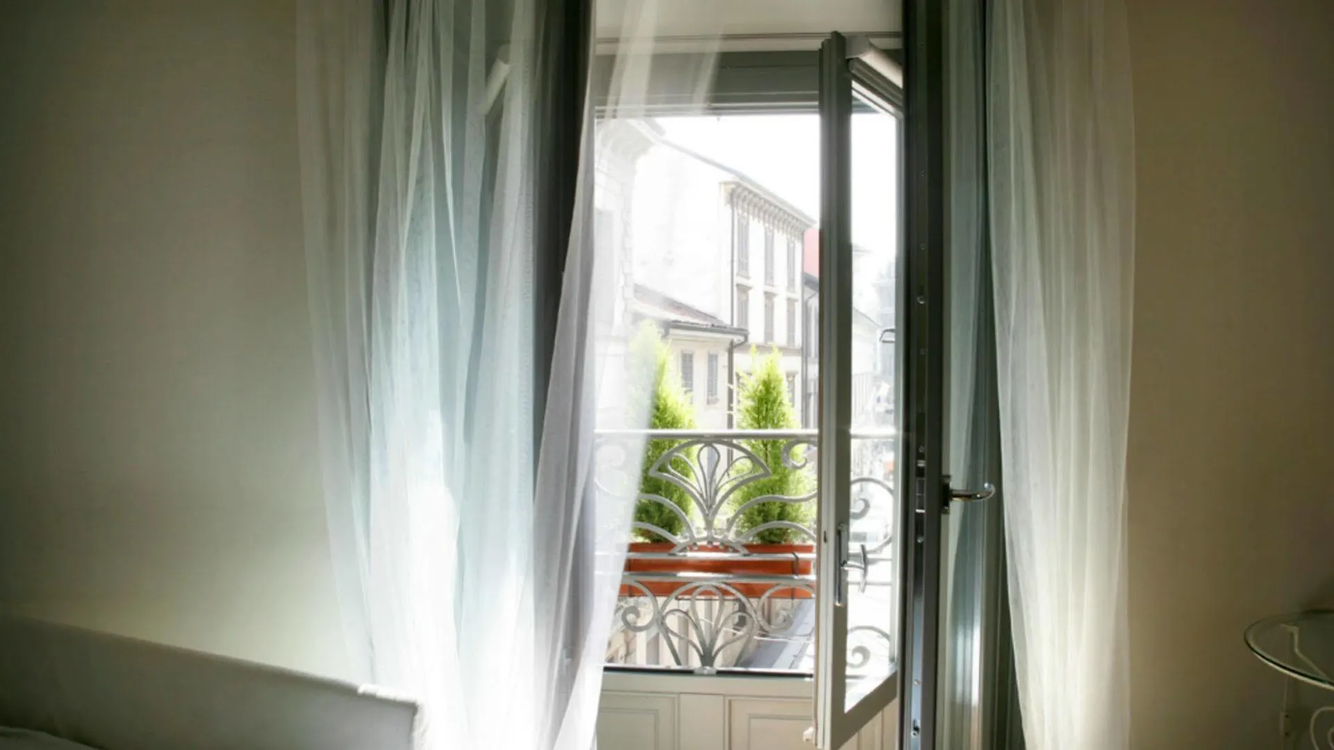 Milanosuites 0*, Milan